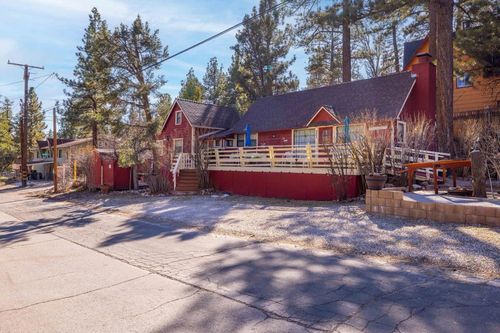 331 Mullins Dr, Big Bear City, CA, 92314-9427 | Card Image
