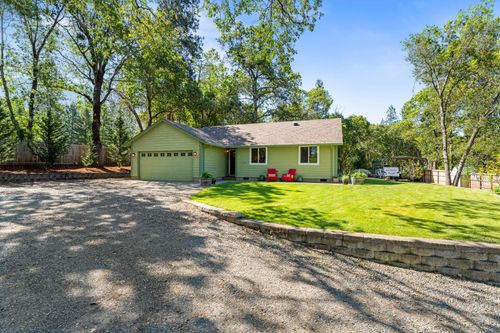335 Summit Loop Loop, Grants Pass, OR, 97527 | Card Image