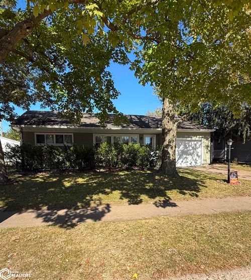 37 Alta Dr, Fort Madison, IA, 52627-2108 | Card Image