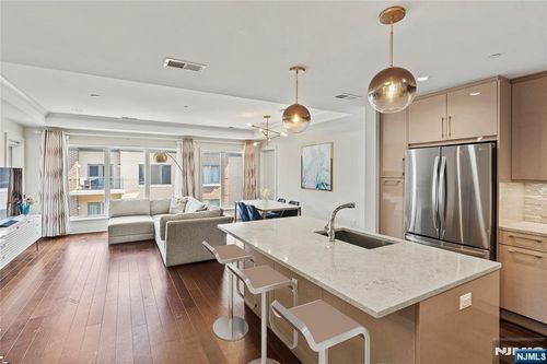 150 Henley Pl, Weehawken, NJ, 07086-1303 | Card Image