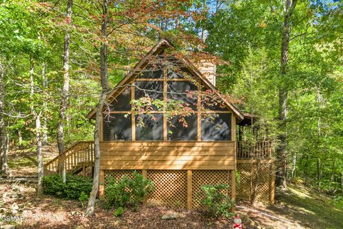 2349 Courtney Ln, Sevierville, TN, 37876-7424 | Card Image