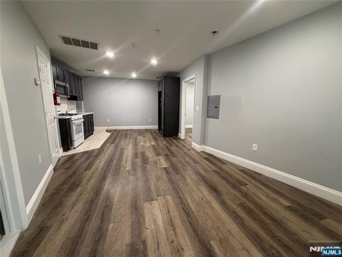 231 Market St, Paterson, NJ, 07505-1507 | Card Image