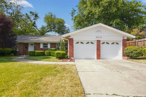 6816 Chickering Rd, Fort Worth, TX, 76116-8001 | Card Image