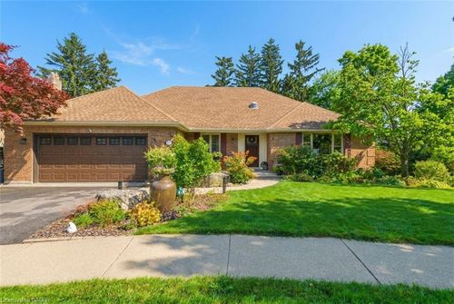 11 Mays Cres, Waterdown, ON, L8B0G4 | Card Image