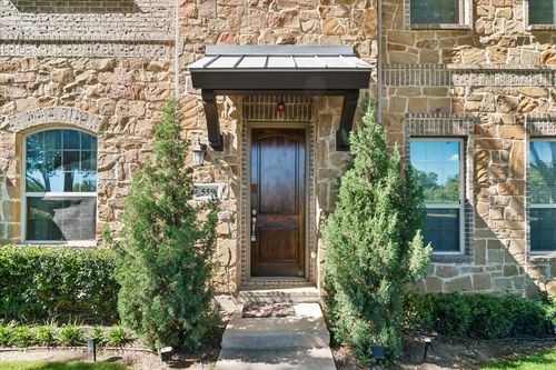 559 W Royal Ln, Irving, TX, 75039-4225 | Card Image
