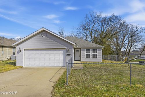 533 N Walker St, Webb City, MO, 64870-1456 | Card Image