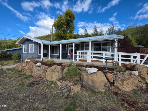 20060 Highway 62, Shady Cove, OR, 97539-9713 | Card Image