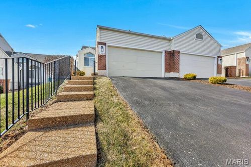 1738 Highview Circle Ct, Ballwin, MO, 63021-7806 | Card Image
