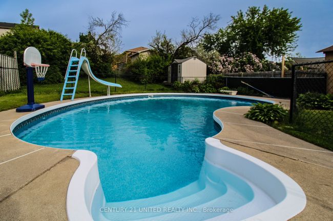 2046 Meadowview Rd, House other with 4 bedrooms, 3 bathrooms and 4 parking in Peterborough ON | Image 35