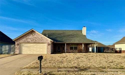 8047 Vintage Trace Dr, Claremore, OK, 74019-7511 | Card Image