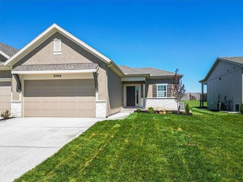 24980 W 94th Place, Lenexa, KS, 66227 | Card Image