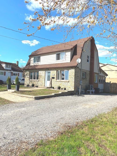 33 Mary St S, Smiths Falls, ON, K7A3R2 | Card Image
