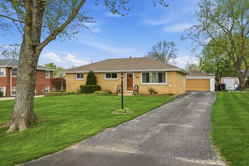 631 Pasadena Ave, Beecher, IL, 60401-3611 | Card Image