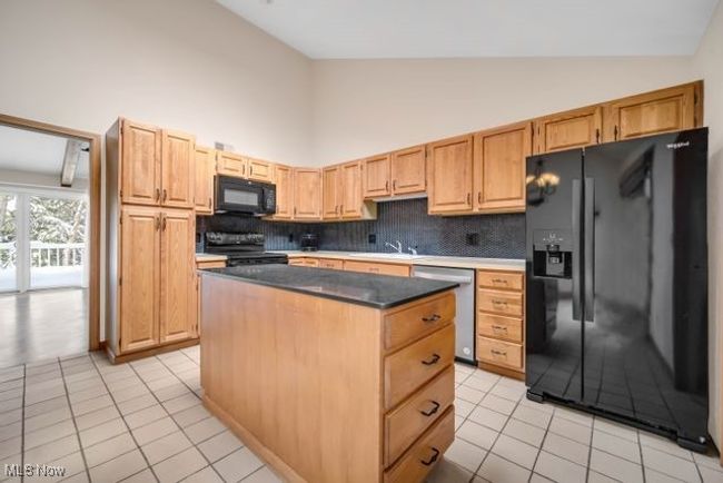 Doorway on left of picture leads to dining area of greatroom | Image 18