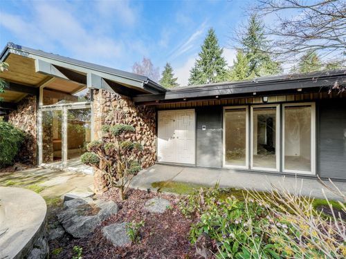 930 Royal Oak Dr, Saanich, BC, V8X3T4 | Card Image