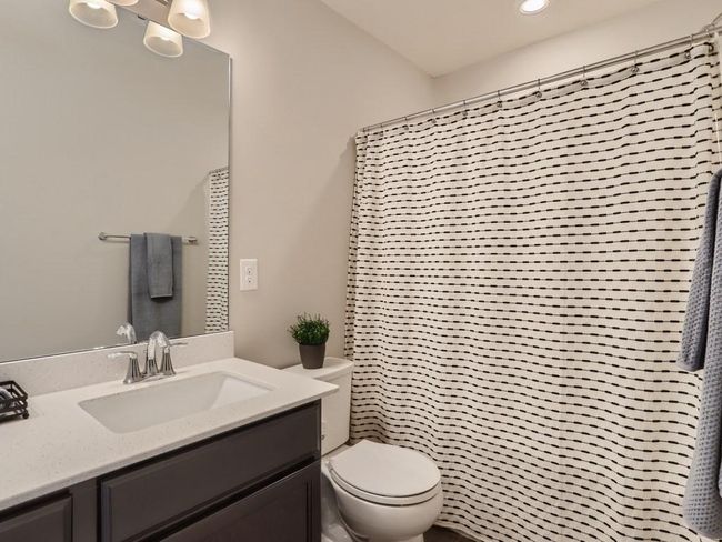 39 2nd Floor Bathroom.jpg | Image 25