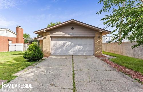 18130 Roseland Blvd, Lathrup Village, MI, 48076-2627 | Card Image