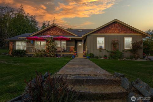 17687 Allen Rd, Bow, WA, 98232-9713 | Card Image