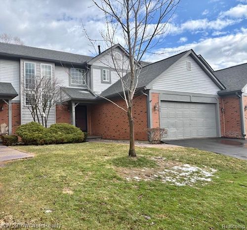 555 Winwood Ct, Walled Lake, MI, 48390-3581 | Card Image