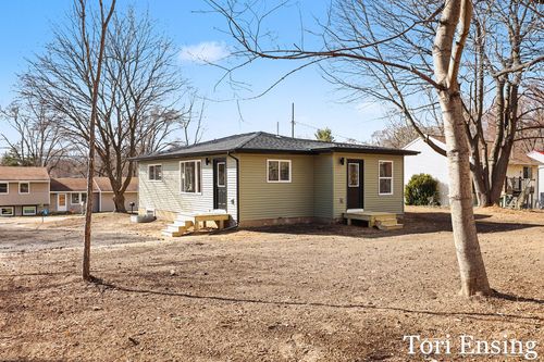 914 N Edgewood St, Greenville, MI, 48838-1431 | Card Image