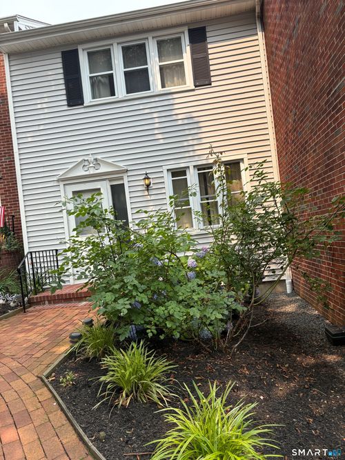 3991 Park Ave, Fairfield, CT, 06825-1263 | Card Image