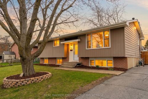 167 Manitou W Crescent, Loyalist, ON, K7N1C4 | Card Image