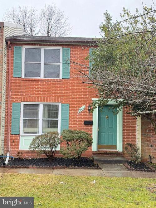 327 James St, FALLS CHURCH, VA, 22046-4125 | Card Image