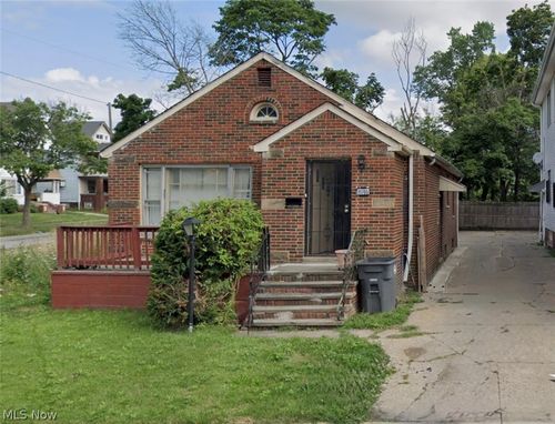 11705 Farringdon, Cleveland, OH, 44105 | Card Image