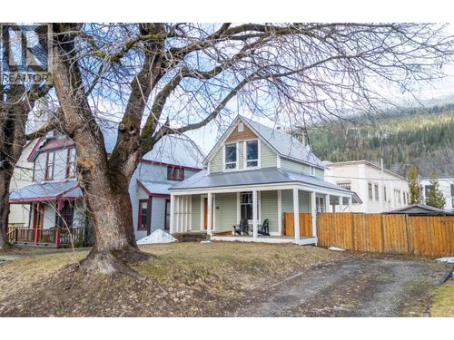 102 Third Street E, Revelstoke, BC, V0E2S0 | Card Image