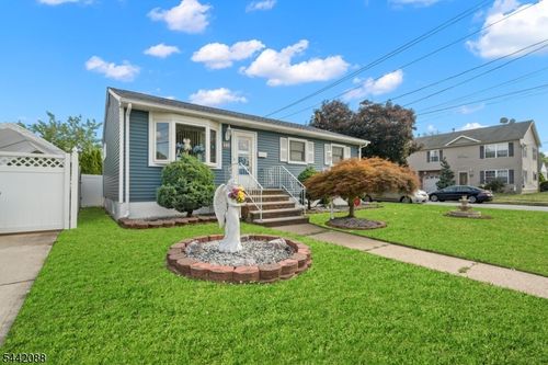21 Spruce St, Carteret, NJ, 07008-2433 | Card Image
