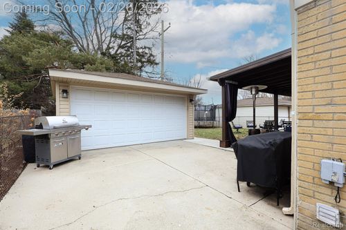 8132 Perrin Ave, Westland, MI, 48185-2996 | Card Image