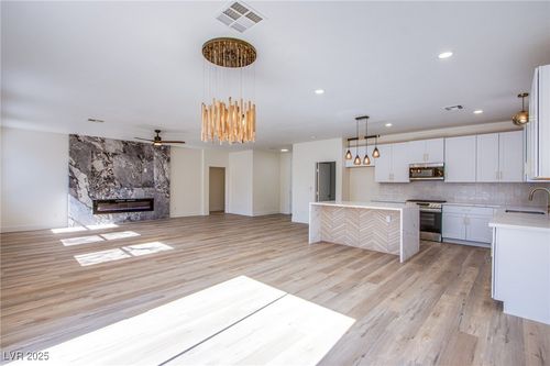 5653 Artesia Lake Ct, Las Vegas, NV, 89118-6033 | Card Image