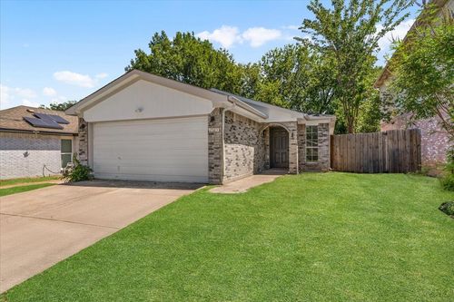 2523 Whitehurst Dr, Fort Worth, TX, 76133-6473 | Card Image