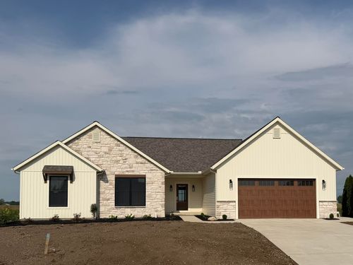 1909 Rosewood Dr, Wapakoneta, OH, 45895-7336 | Card Image