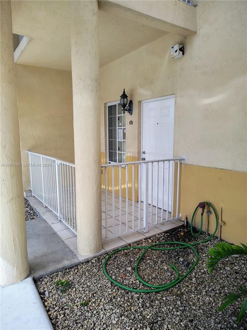 101-2-6990 Nw 179th St, Hialeah, FL, 33015-5638 | Card Image