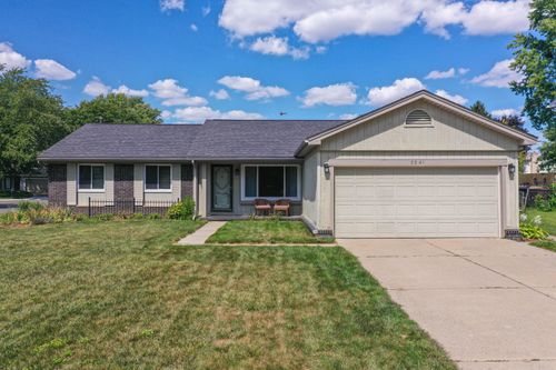 5261 Spinning Wheel Dr, Grand Blanc, MI, 48439-4250 | Card Image