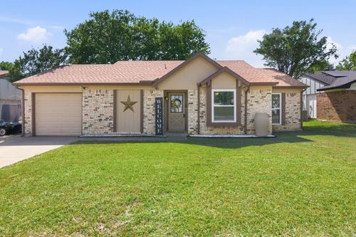 5665 Whitley Rd, Haltom City, TX, 76148-3818 | Card Image