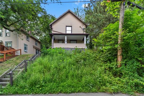 677 Sharon St, Akron, OH, 44314-2475 | Card Image