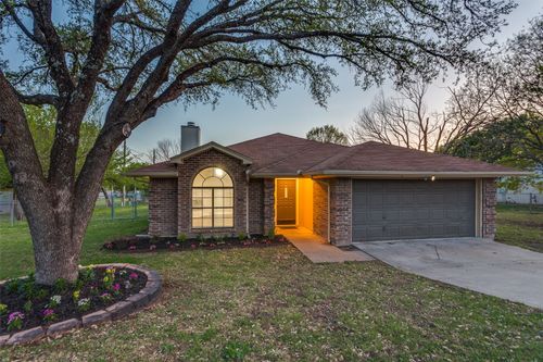 1608 E Bankhead Dr, Weatherford, TX, 76086-4611 | Card Image