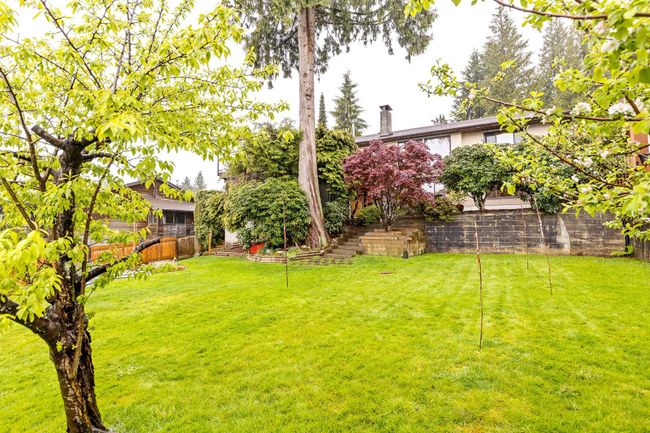 557 Yale Road, House other with 5 bedrooms, 3 bathrooms and 4 parking in Port Moody BC | Image 26