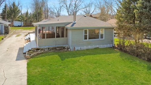 1521 Skinner Dr, Twin Lakes, WI, 53181-9747 | Card Image