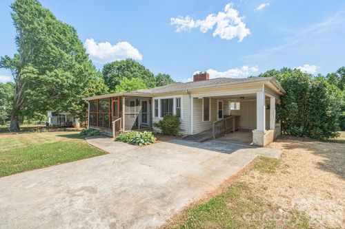 2308 11th Ave Ne, Hickory, NC, 28601-3006 | Card Image