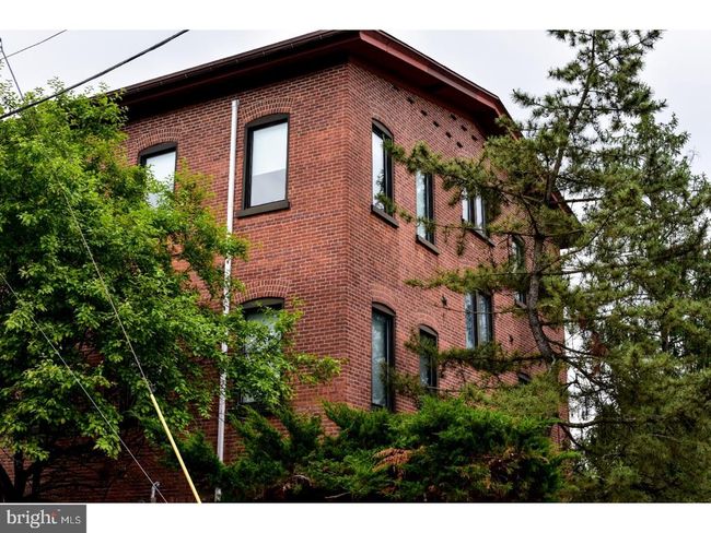 Exterior Back | Image 10