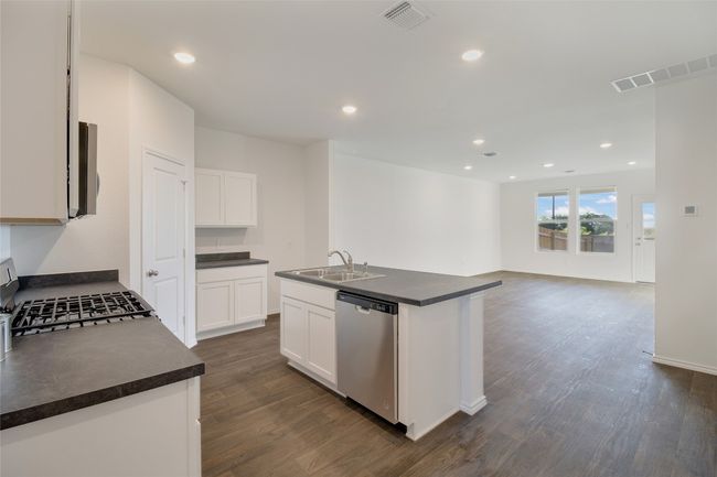 632 Arnold Loop, Townhouse with 3 bedrooms, 2 bathrooms and 2 parking in Uhland TX | Image 9
