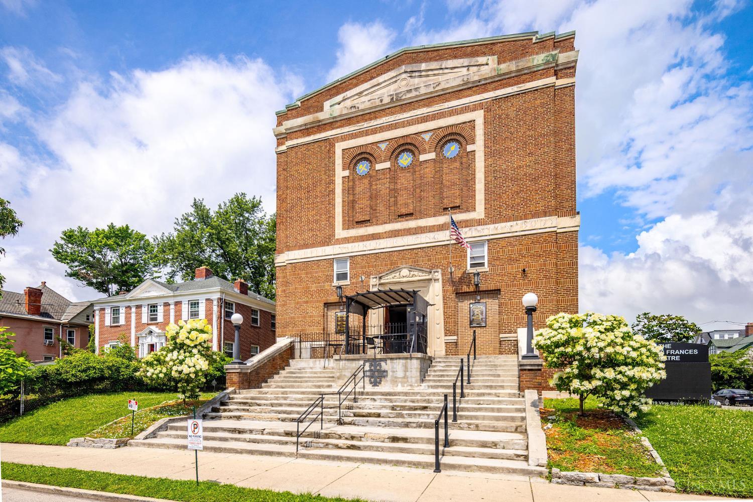 6819 Vine St, Cincinnati, OH 45202