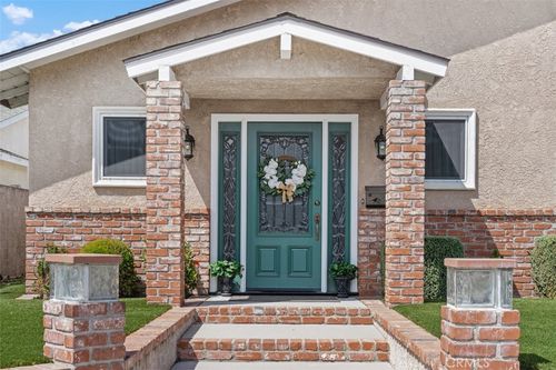 5633 Lakia Dr, Cypress, CA, 90630-5515 | Card Image