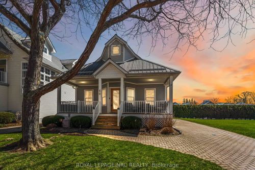 40 Newport Beach Blvd, Crystal Beach, ON, L0S1B0 | Card Image