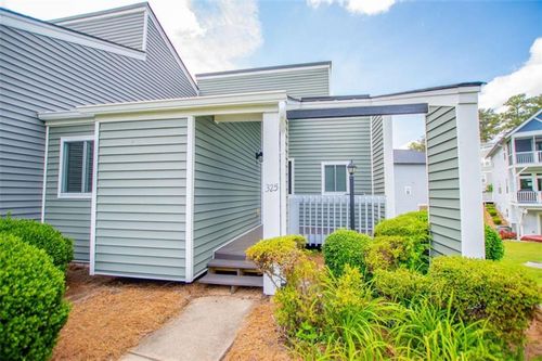 325 Berry Ct, Villa Rica, GA, 30180-7691 | Card Image