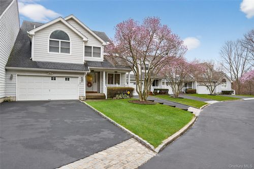 2 Crescent Ct, Centerport, NY, 11721-1119 | Card Image