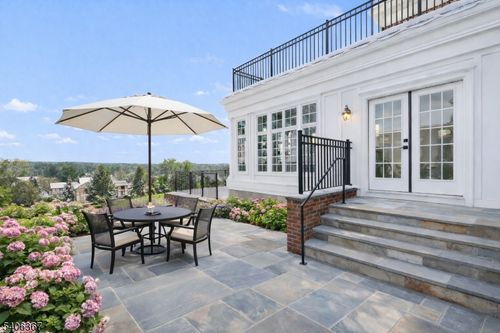 18 Samuel Way, Chatham Twp, NJ, 07928-1870 | Card Image